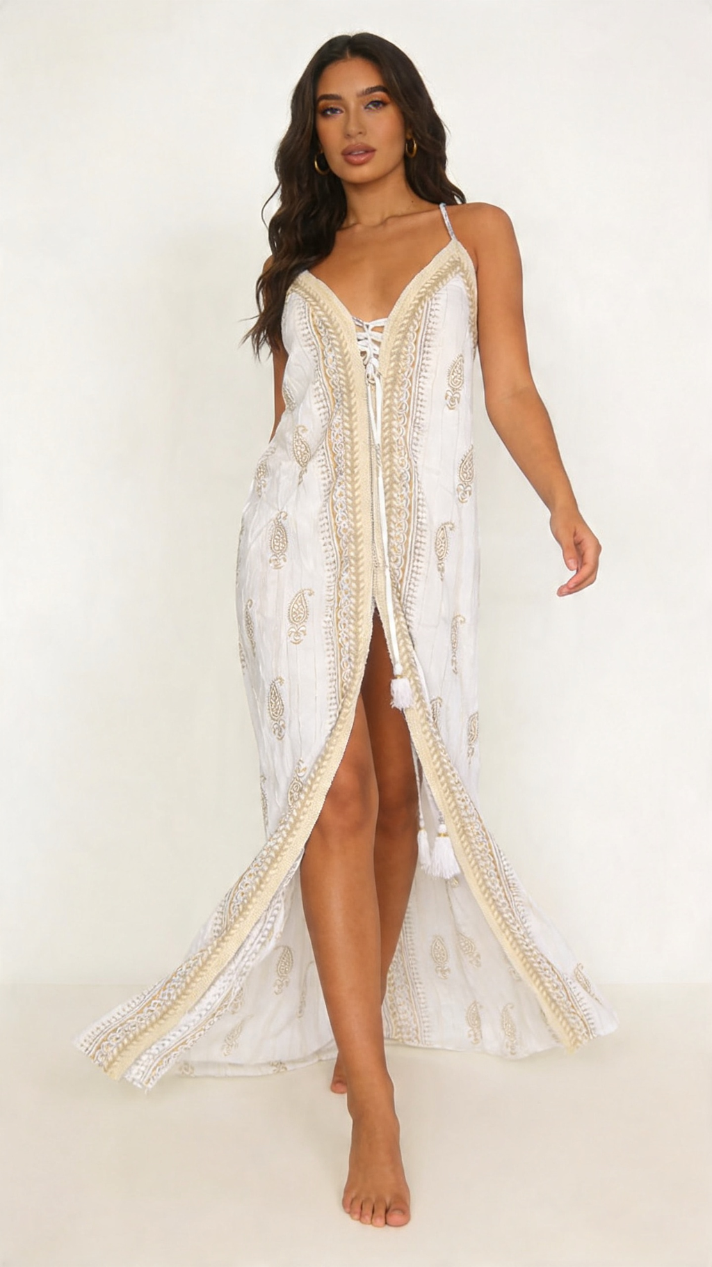 Vestito con ricamo centrale