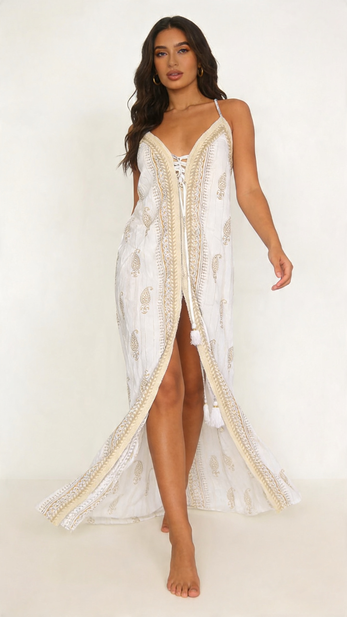 Vestito con ricamo centrale